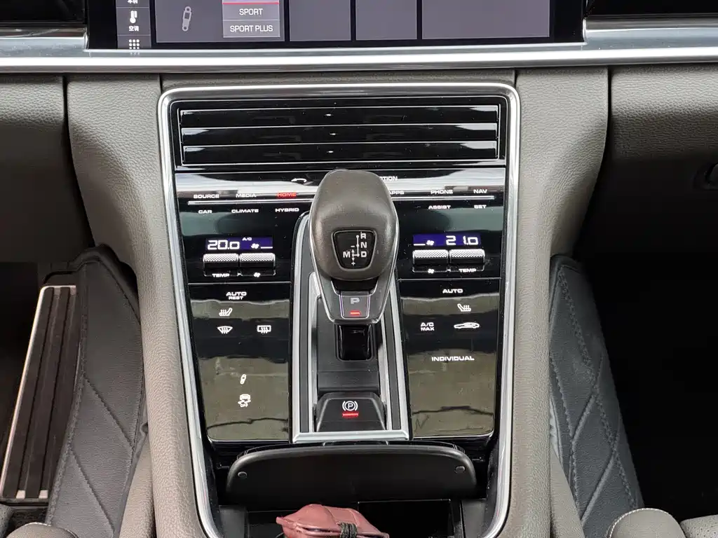 Porsche Panamera Hybrid — миниатюра 13