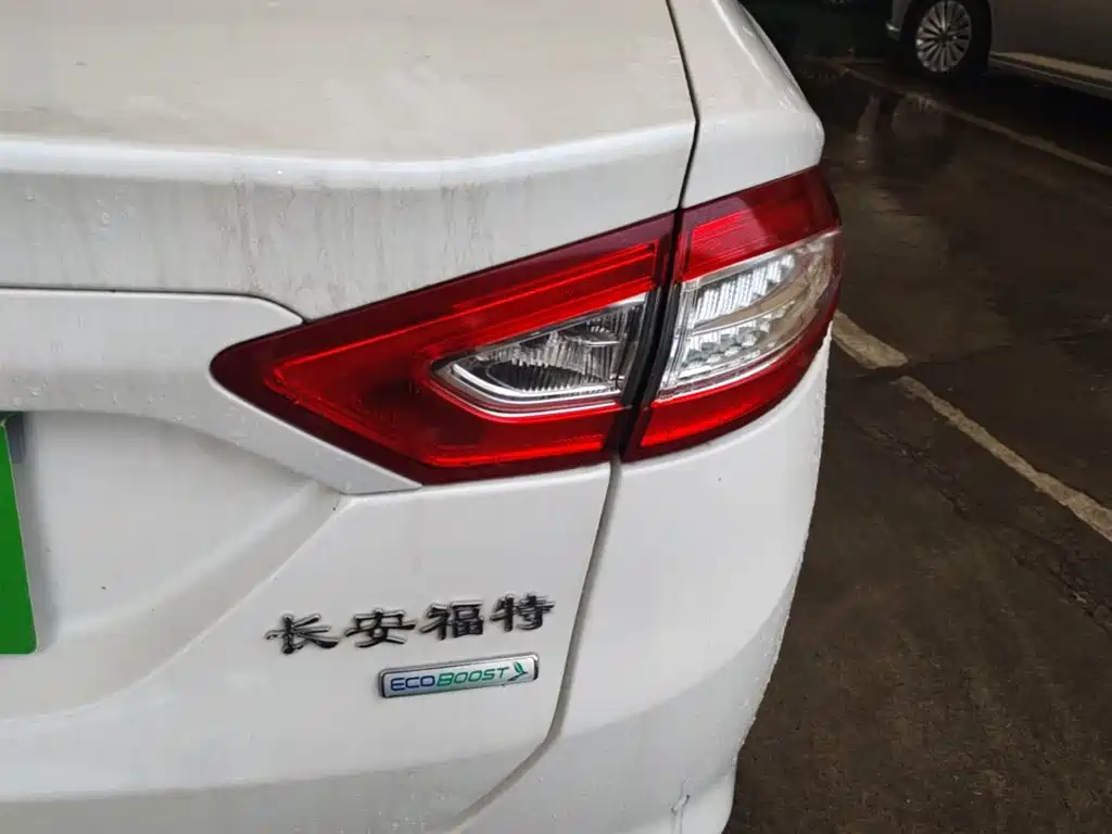 Ford Mondeo — миниатюра 8
