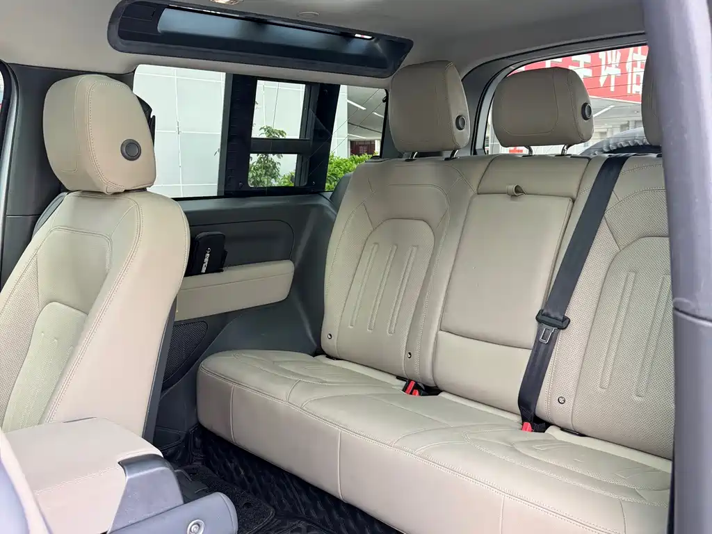 Land Rover Defender — миниатюра 9