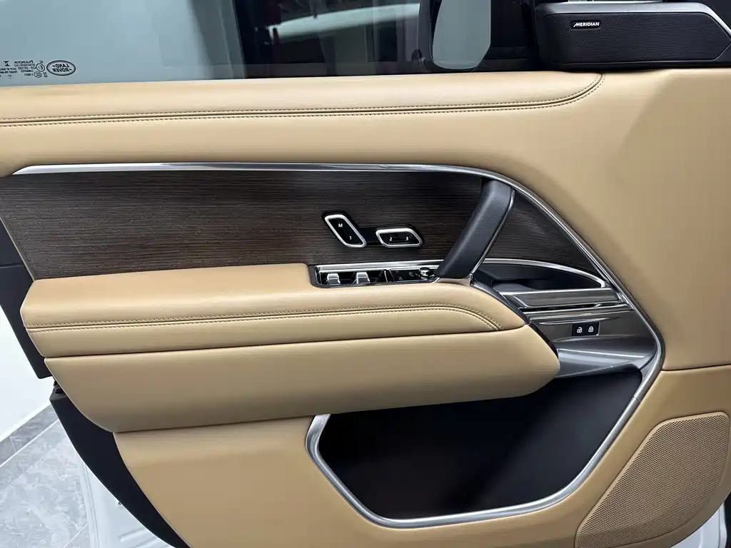 Land Rover Range Rover — миниатюра 16