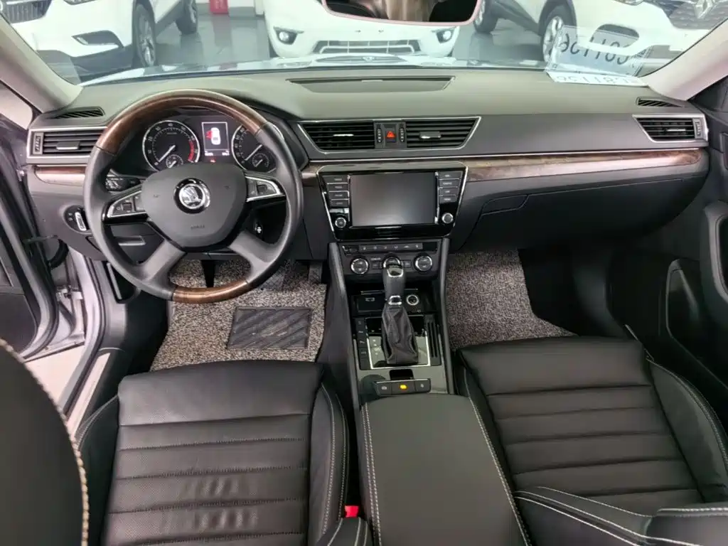 Skoda Superb — миниатюра 6