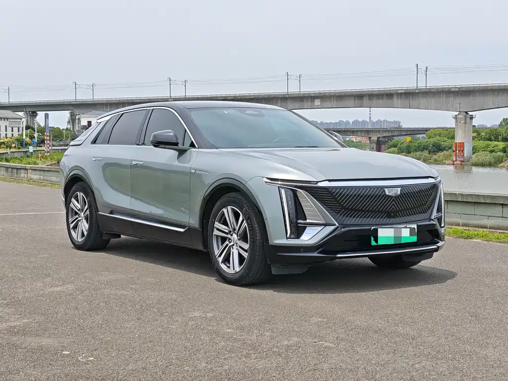 Cadillac IQ 2022 Luxury
