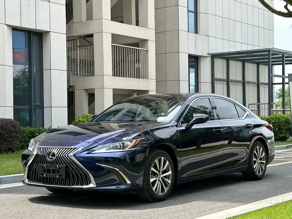 Lexus ES 2020