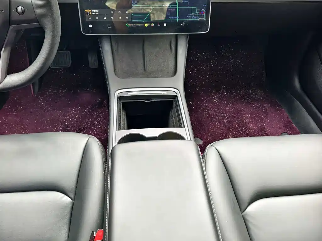 Tesla Model 3 — миниатюра 7