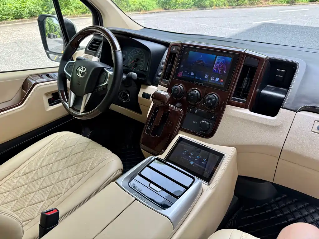 Toyota Hiace — миниатюра 14