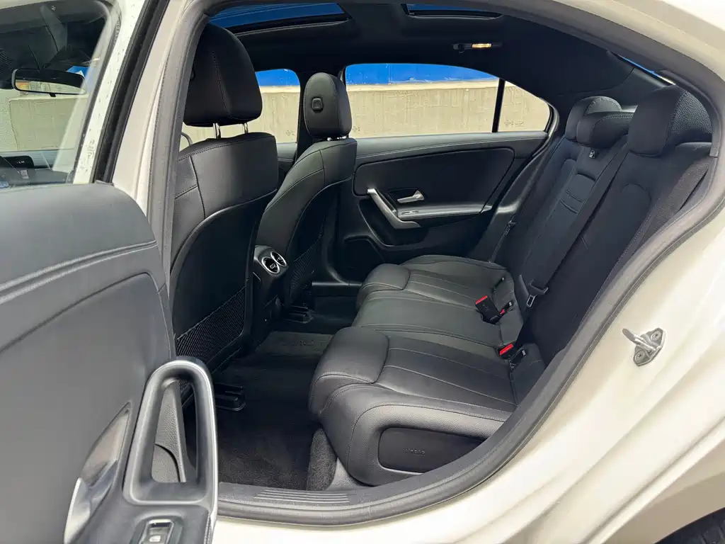 Mercedes-Benz A-Class — миниатюра 7