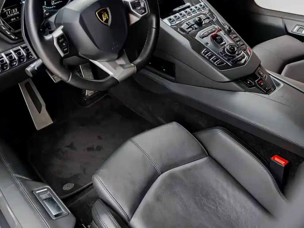 Lamborghini Aventador — миниатюра 6