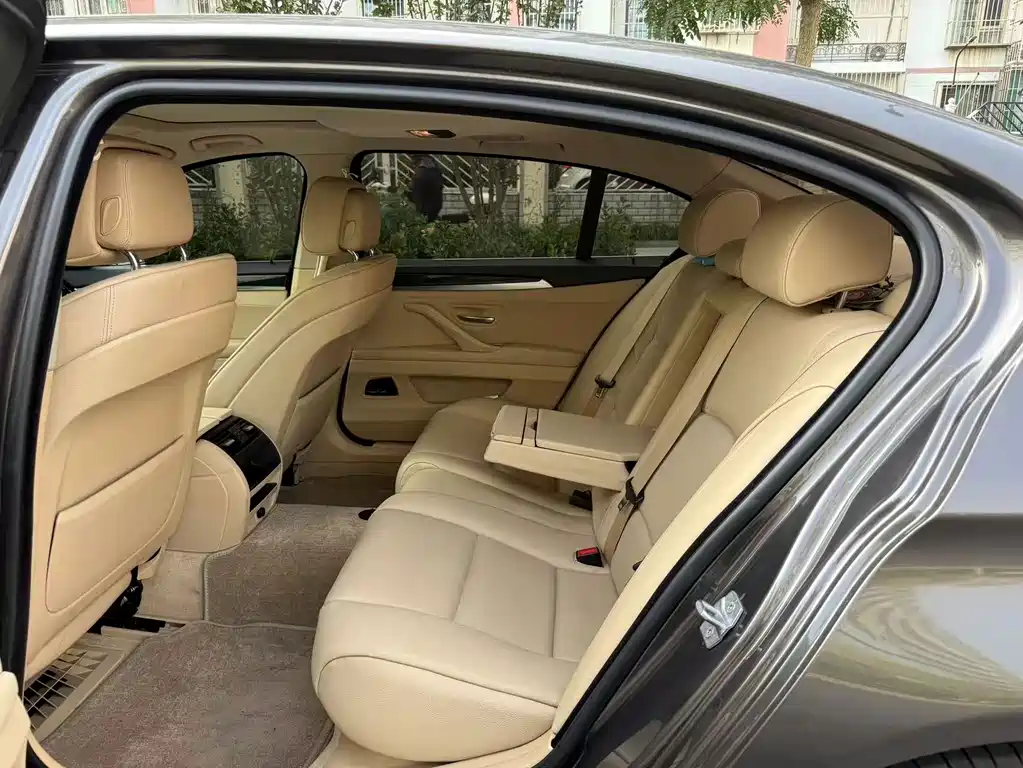 BMW 5 Series — миниатюра 5