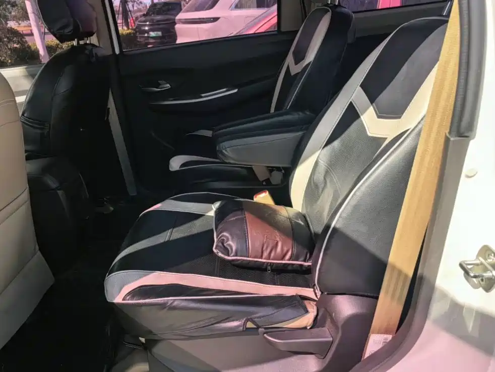 Wuling Hongguang — миниатюра 17