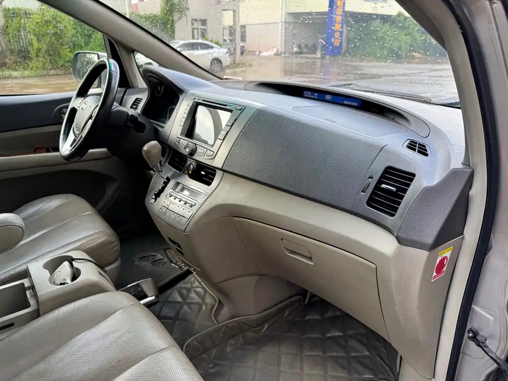 BYD M6 — миниатюра 10