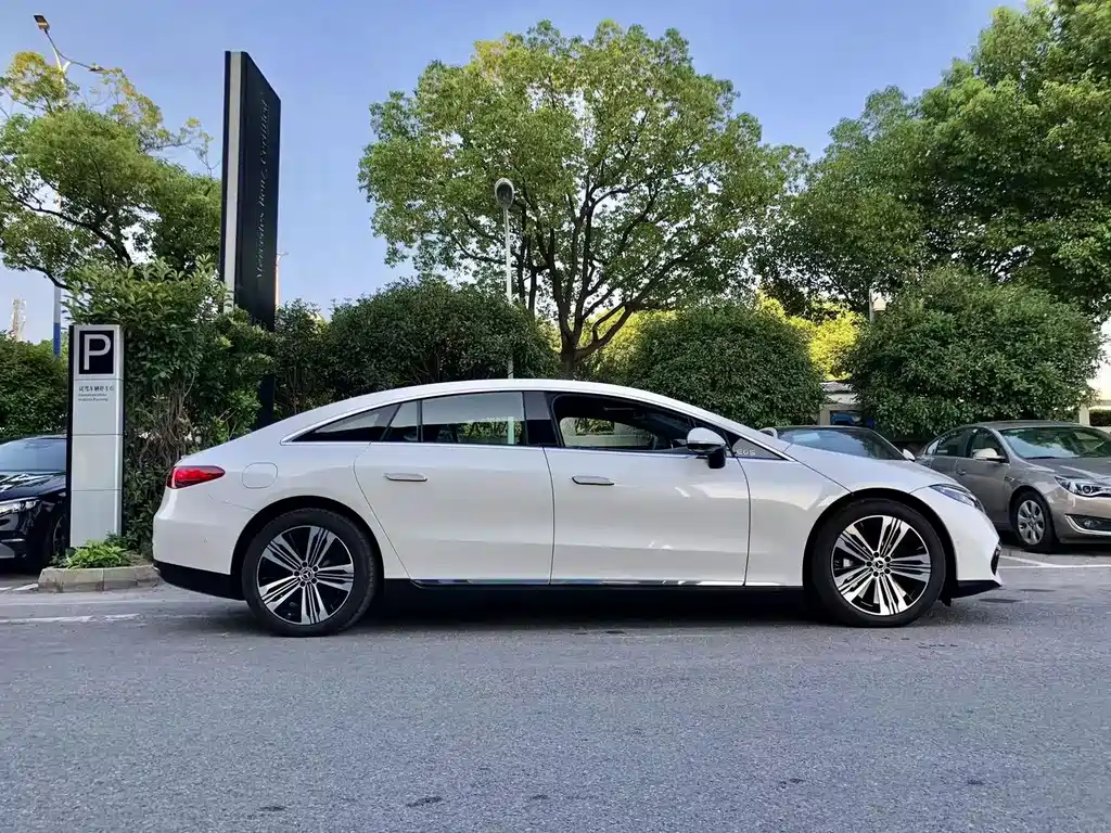 Mercedes-Benz EQS 2023 450+