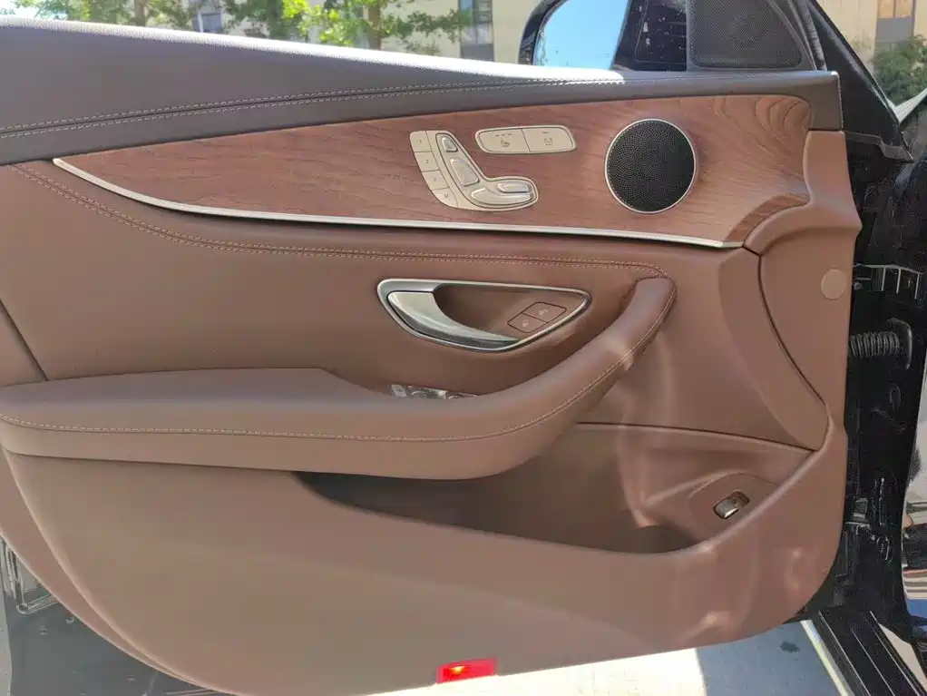 Mercedes-Benz E-Class — миниатюра 12