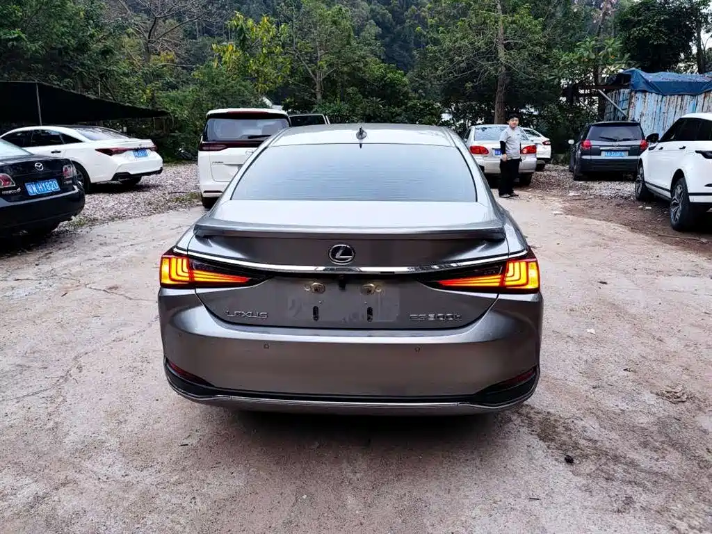 Lexus ES — миниатюра 5