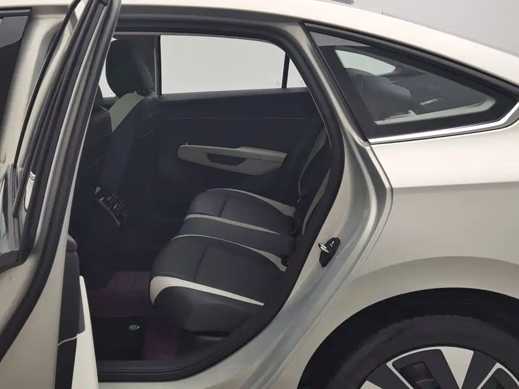 Volkswagen Sagitar — миниатюра 15
