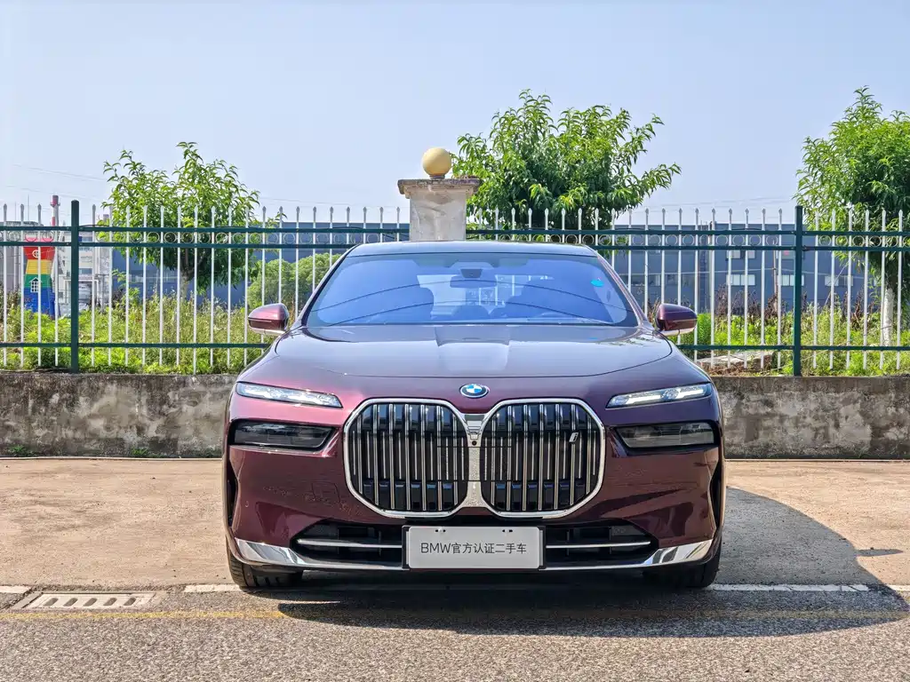 BMW i7 2023 xDrive60L Luxury