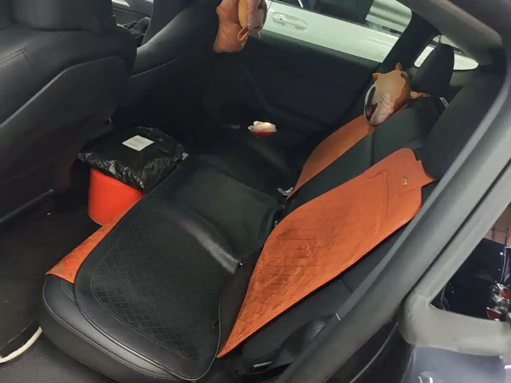 Tesla Model Y — миниатюра 17