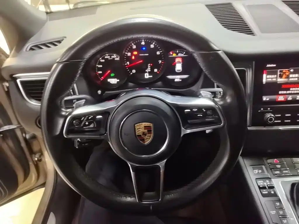 Porsche Macan — миниатюра 11