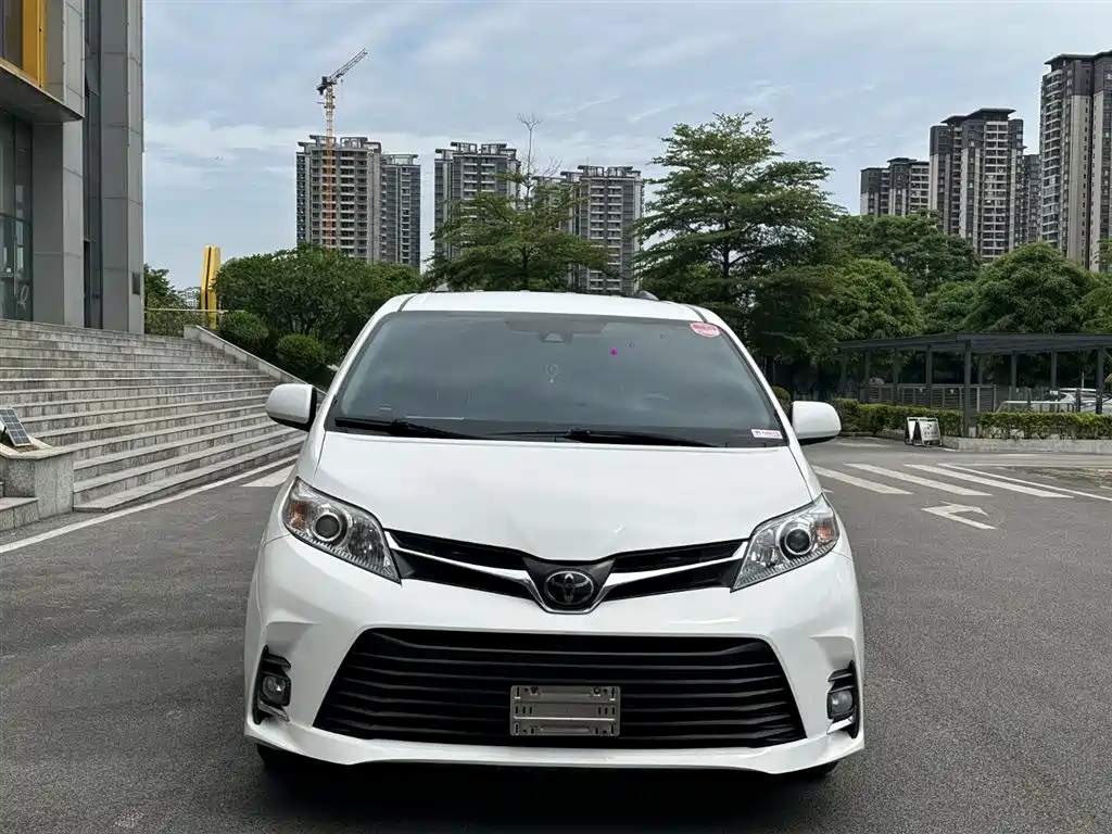 Toyota Sienna 2018 3.5L