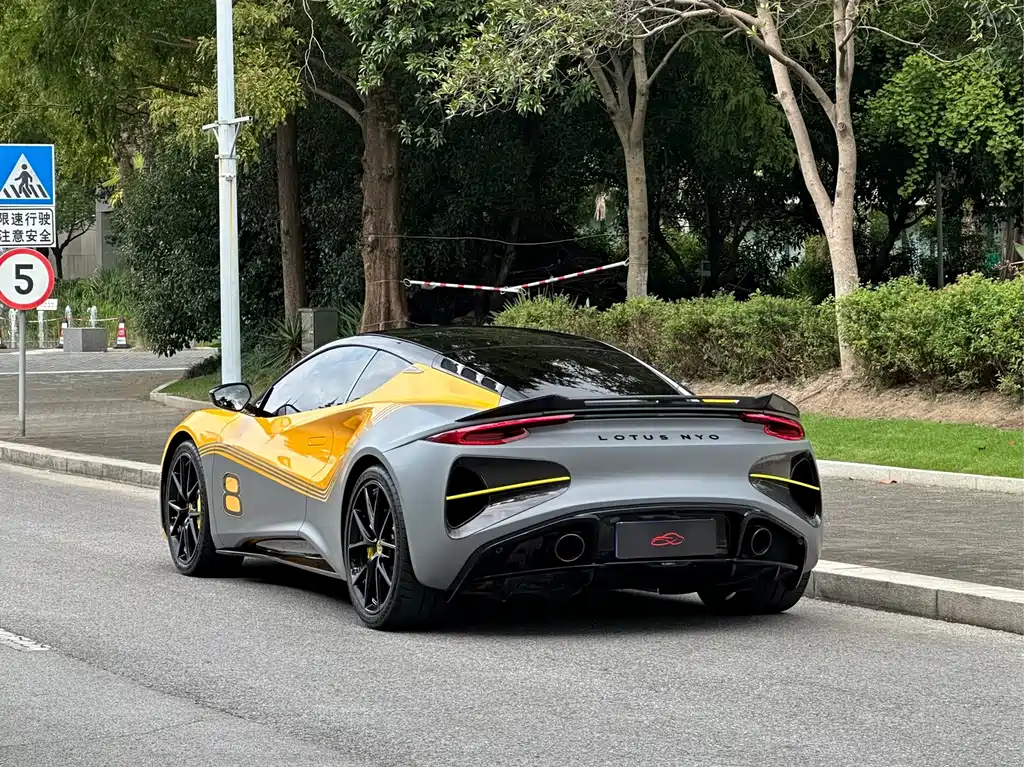 Lotus Emira — миниатюра 5