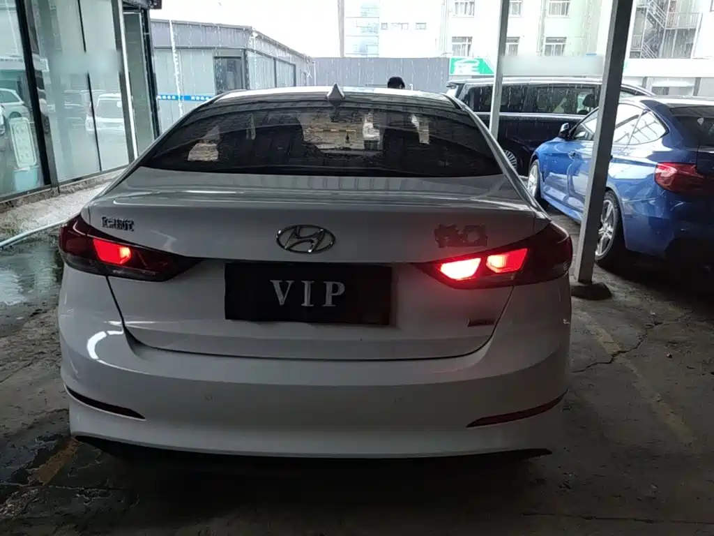 Hyundai Elantra — миниатюра 6