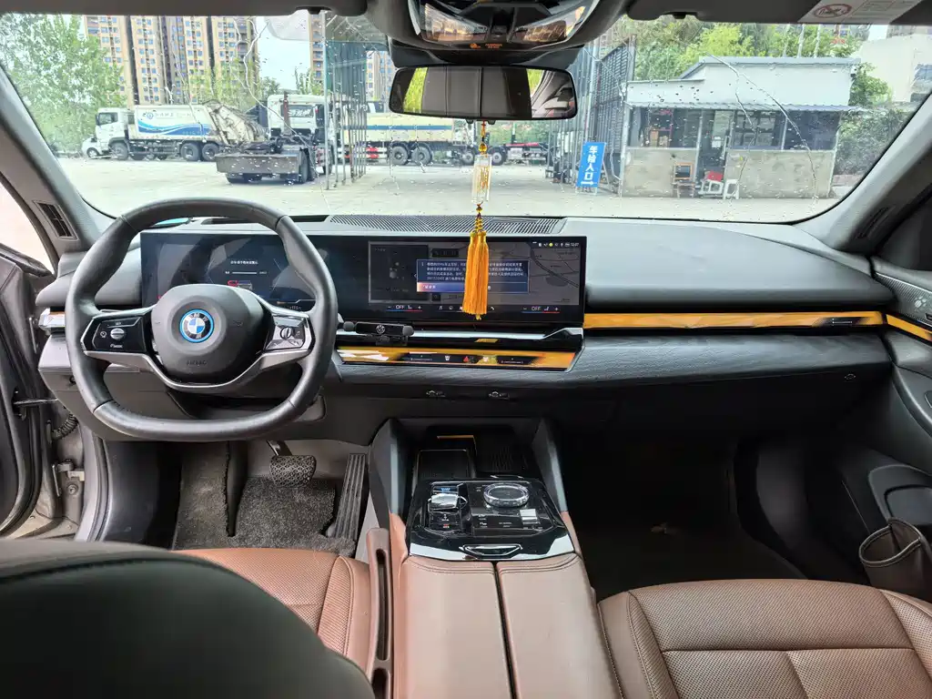BMW i5 — миниатюра 9