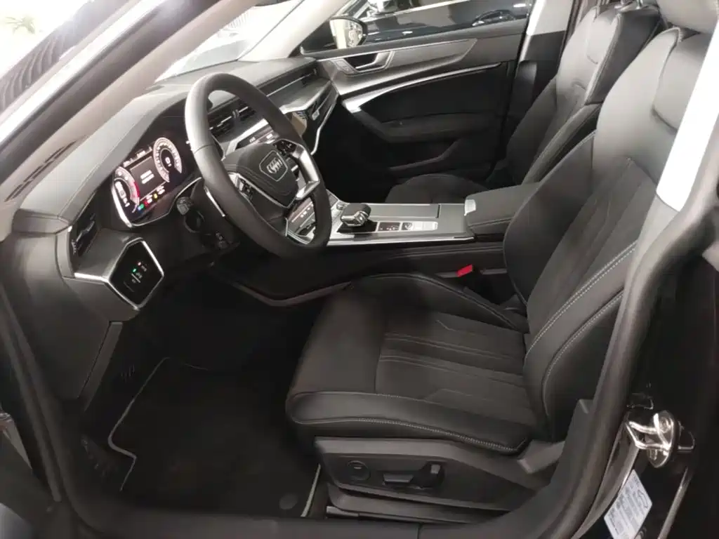 Заказать Audi A7L 2026 года за 6 668 866 ₽  из Китая