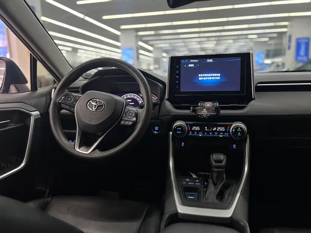 Toyota RAV4 — миниатюра 9