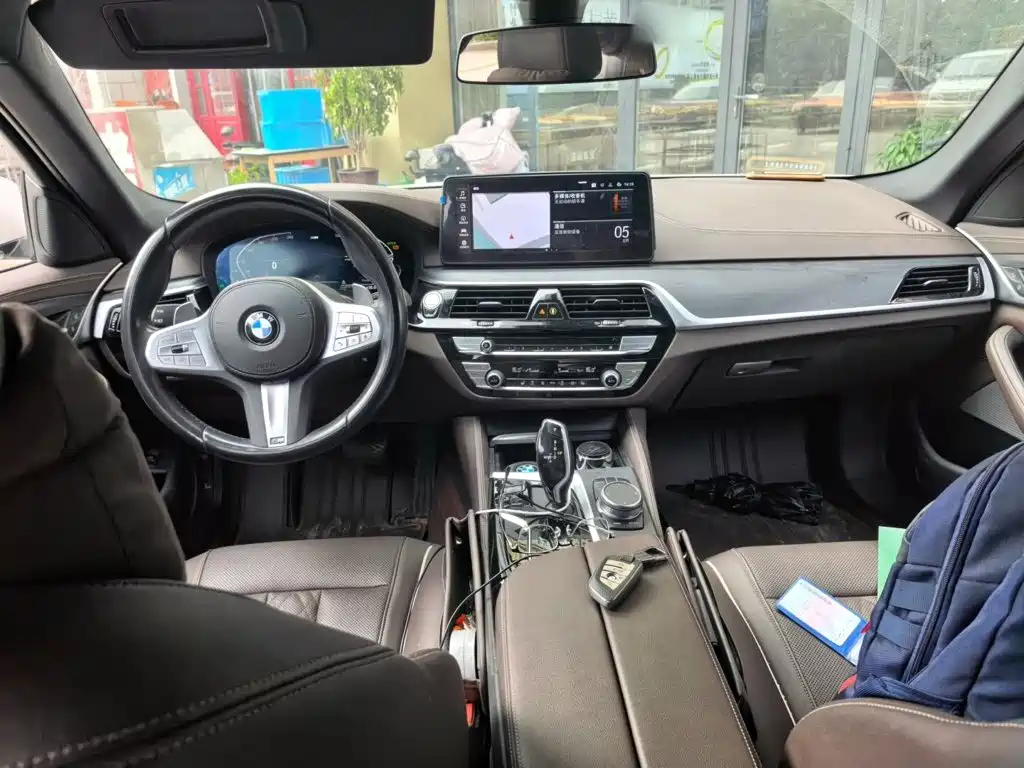BMW 5 Series — миниатюра 10