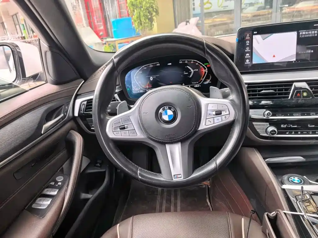 BMW 5 Series — миниатюра 11