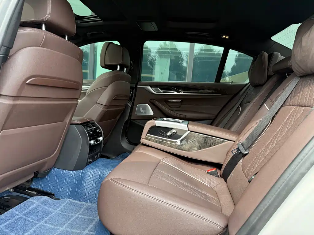 BMW 5 Series — миниатюра 19