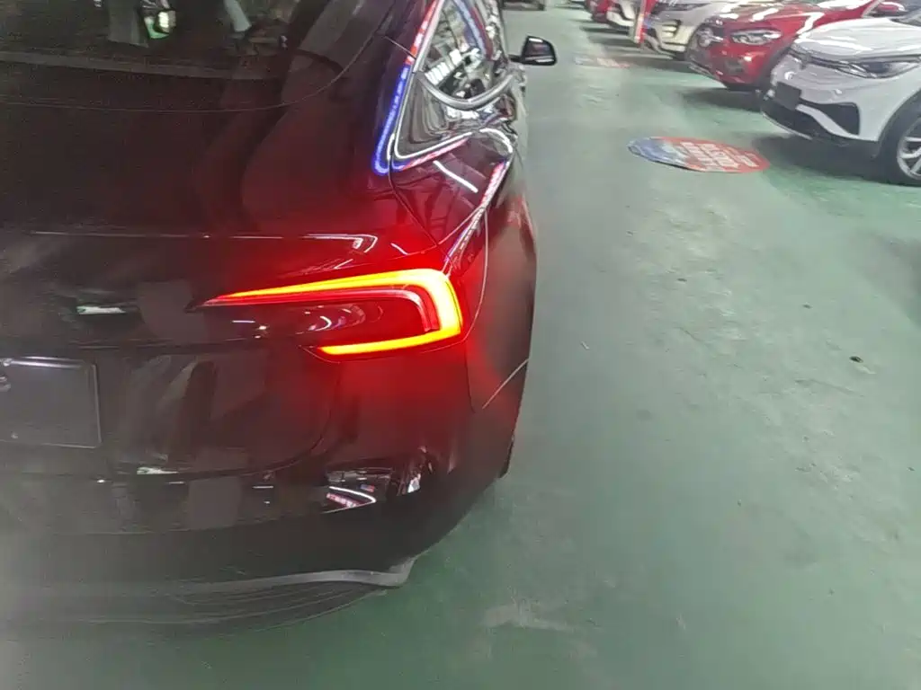 Tesla Model 3 — миниатюра 8