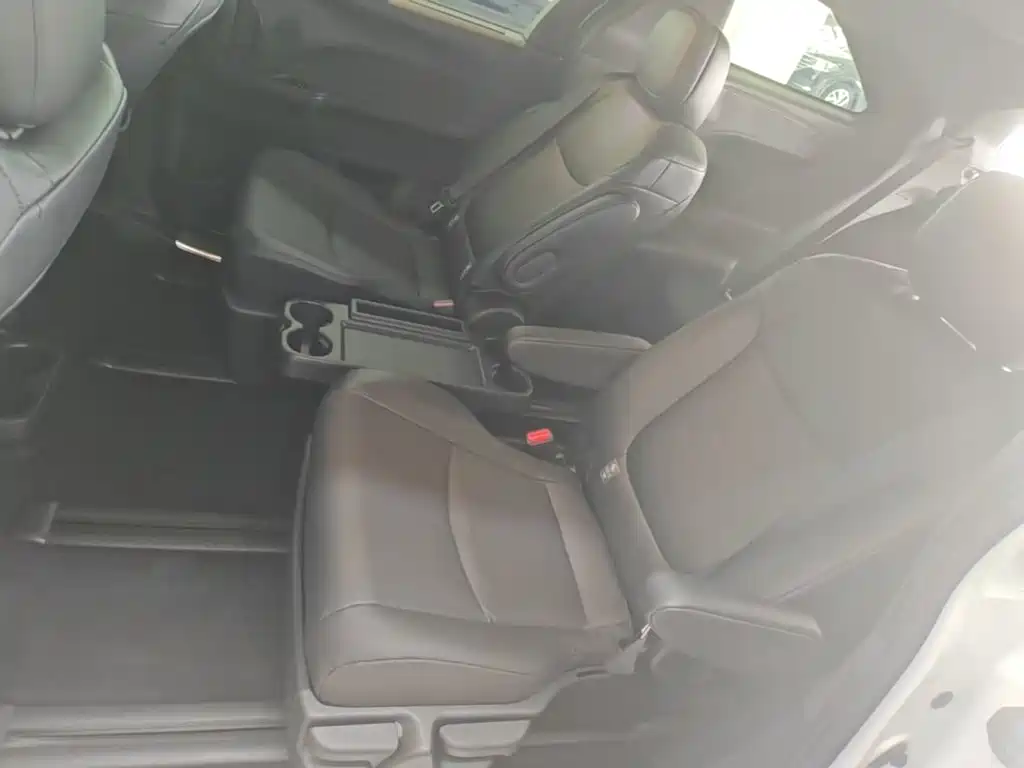 Toyota Granvia — миниатюра 17