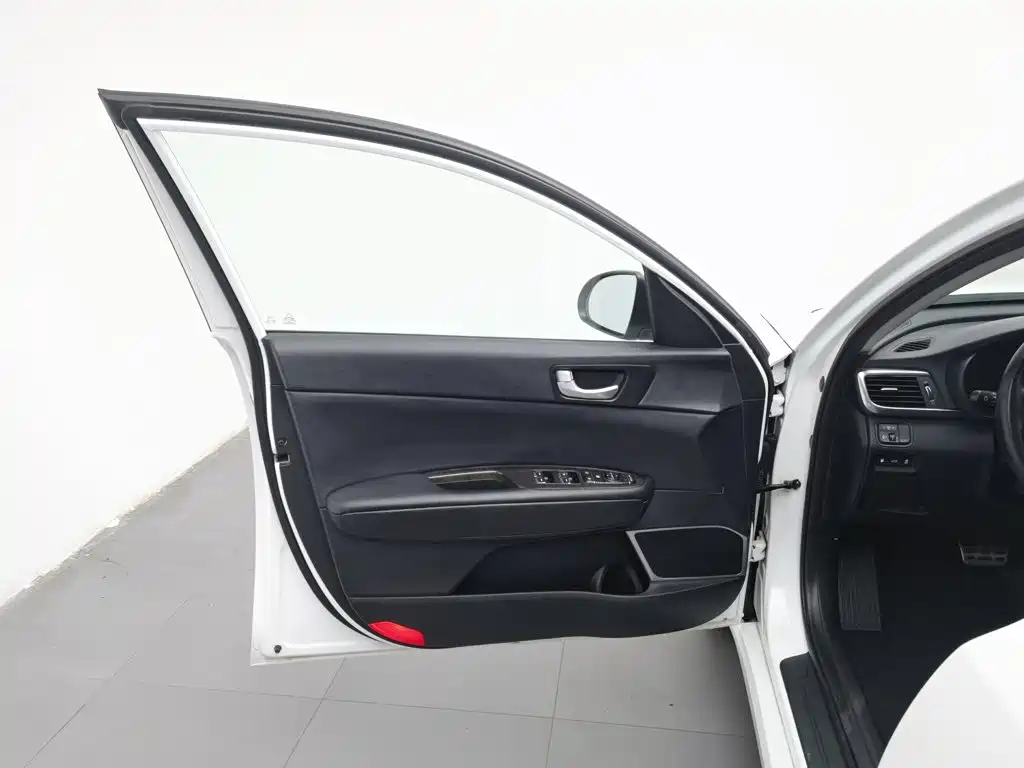 Kia K5 — миниатюра 8