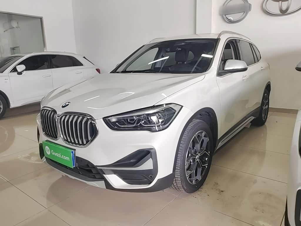 BMW X1 1.5 л 2021 г. Белый, пробег 40000 км