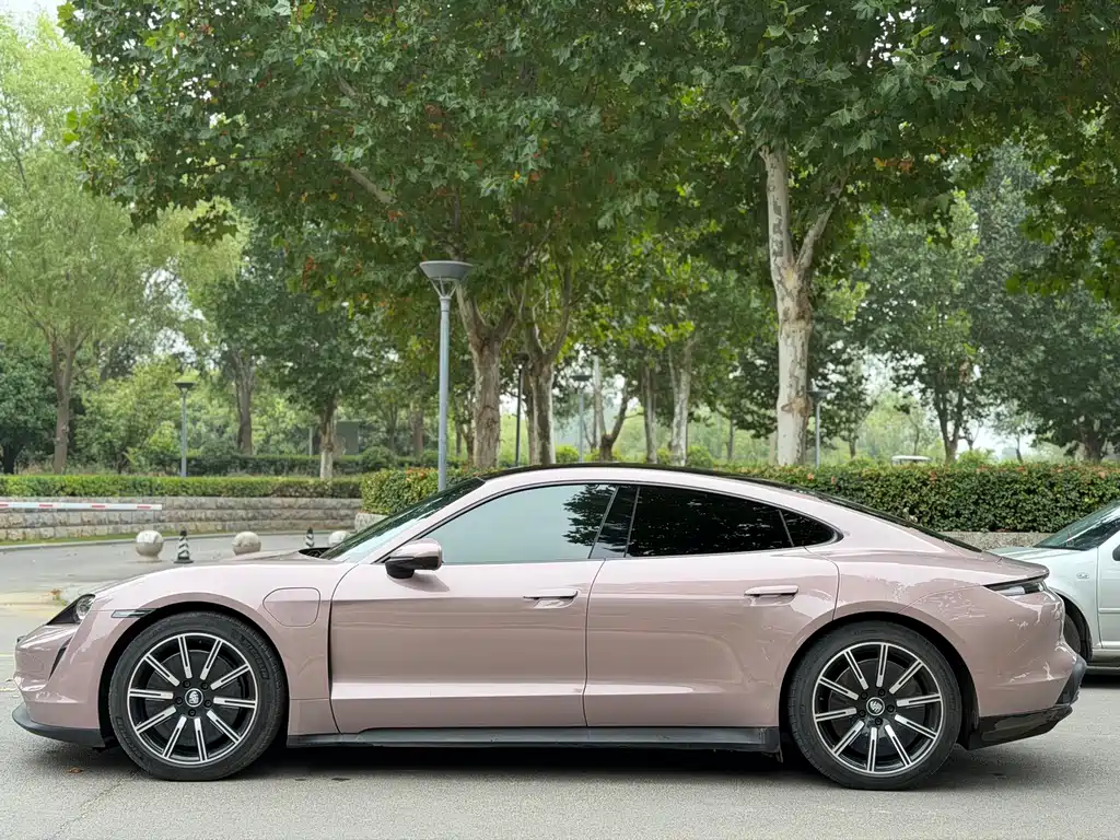 Porsche Taycan — миниатюра 8