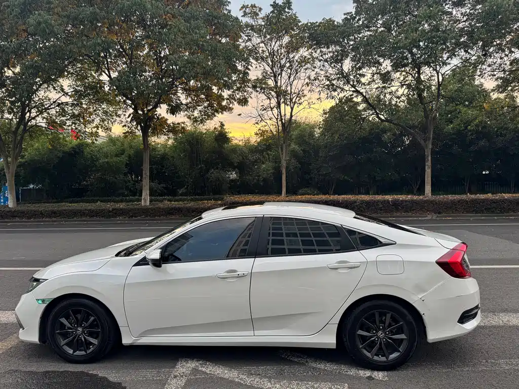 Honda Civic — миниатюра 5