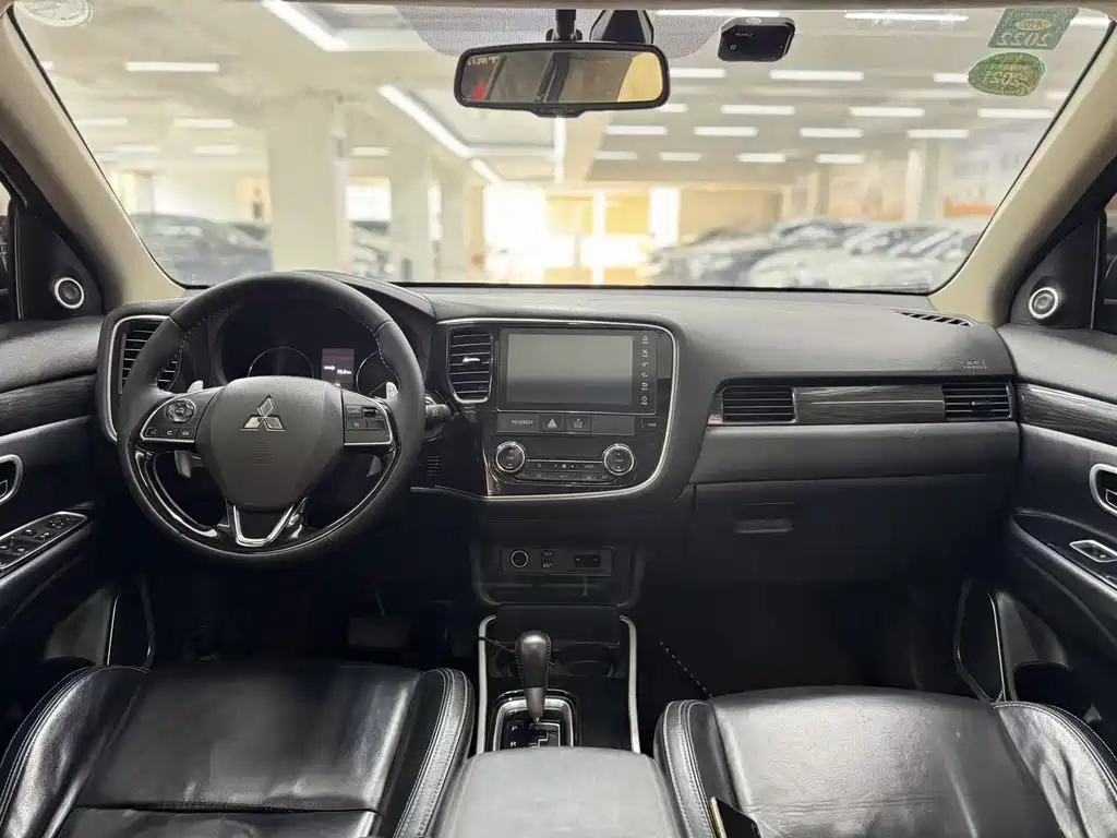 Mitsubishi Outlander — миниатюра 15