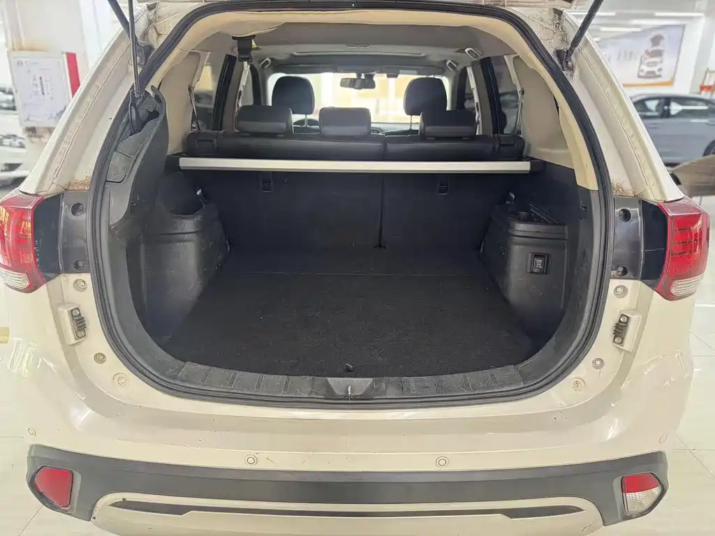 Mitsubishi Outlander — миниатюра 28
