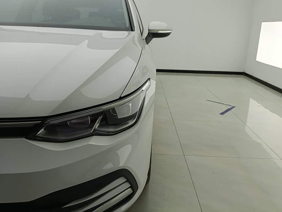 Volkswagen Golf 1.4 л 2024 г. Белый, пробег 25200 км