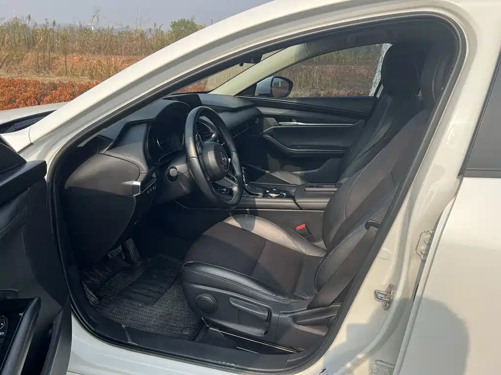 Mazda Mazda3 3 2021 2.0L AT