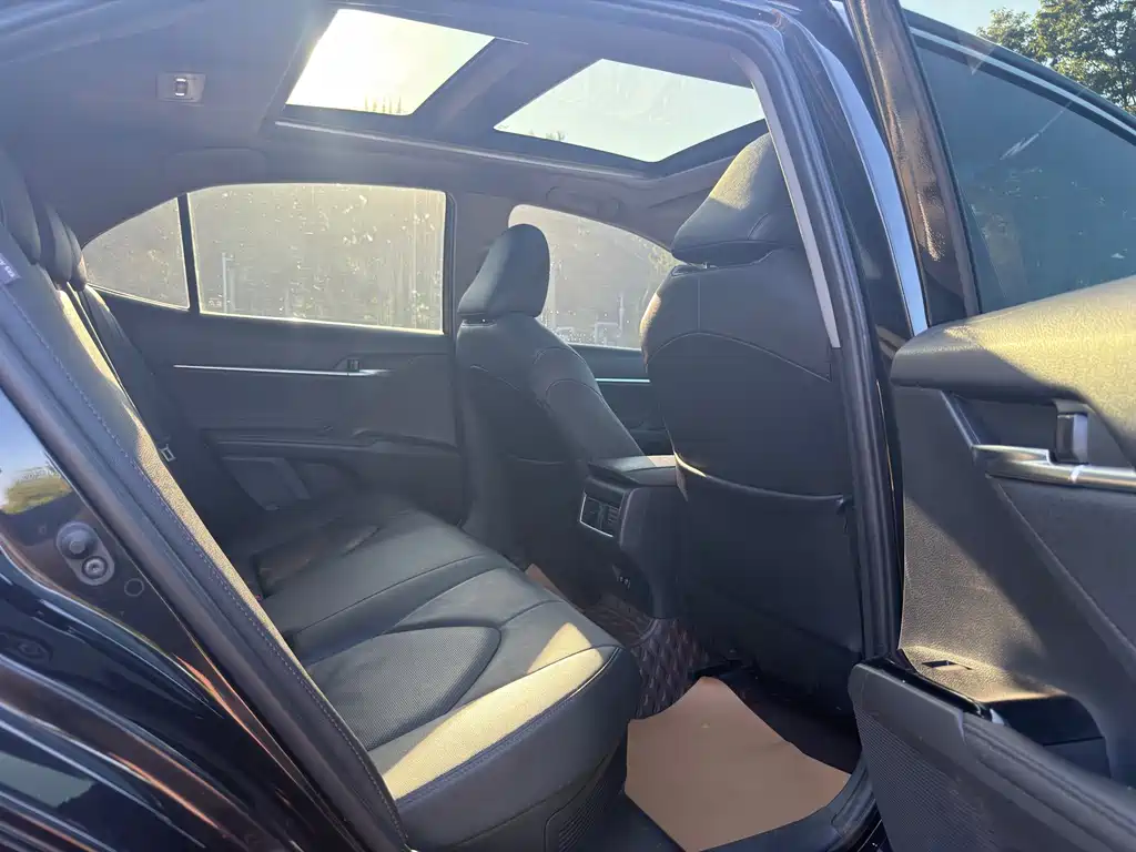 Toyota Camry — миниатюра 14