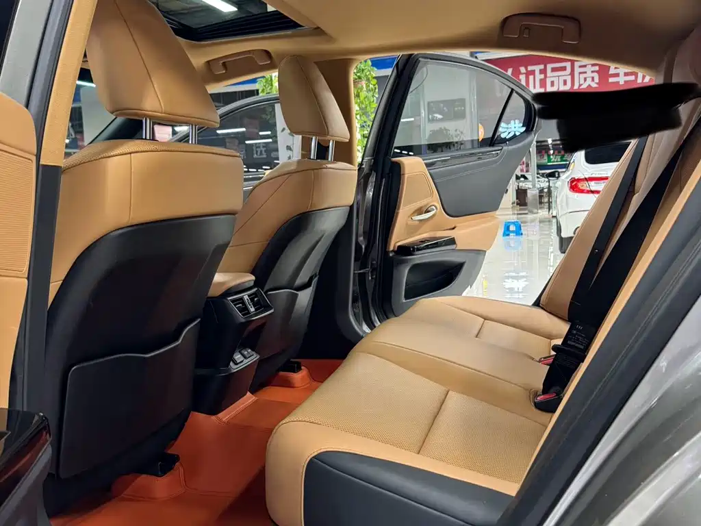 Lexus ES — миниатюра 18