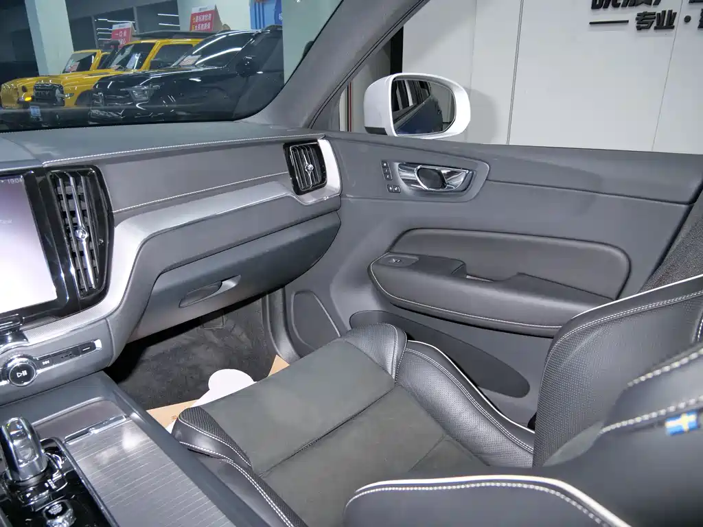 VOLVO XC60 PLUG IN HYBRID