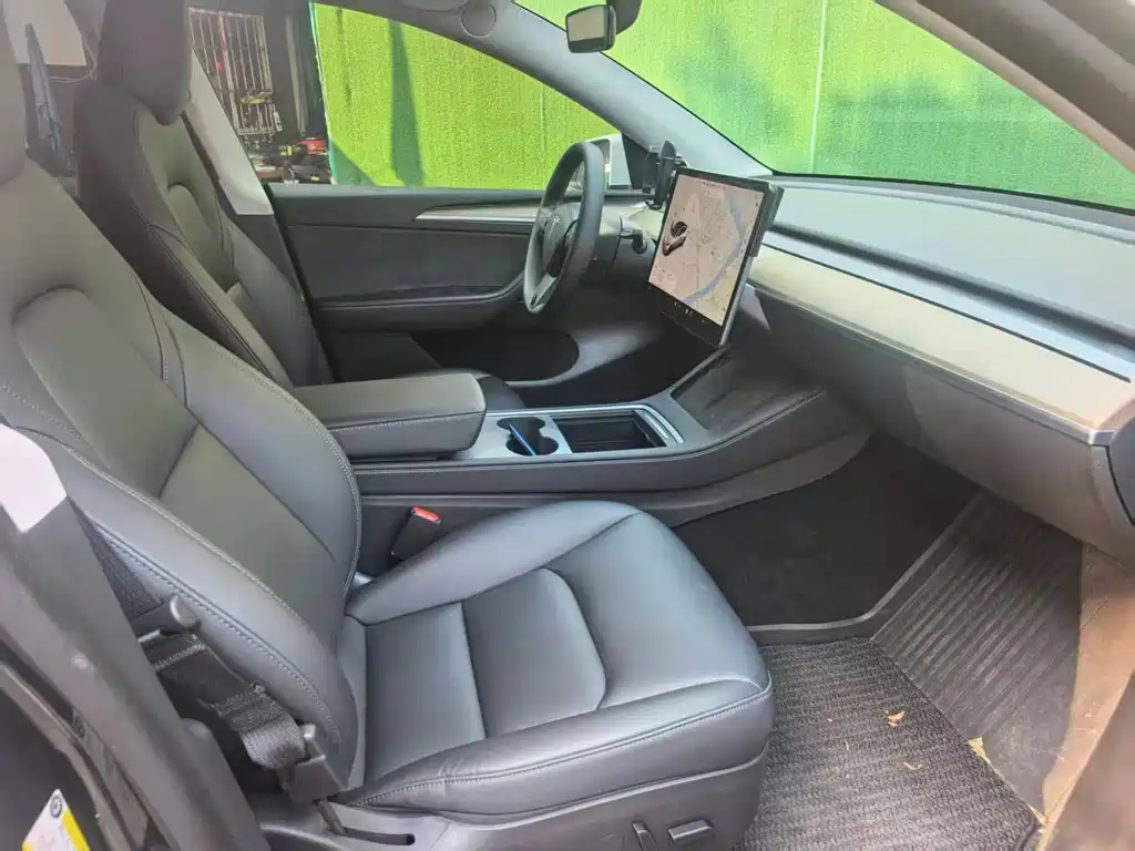 Tesla Model Y — миниатюра 7