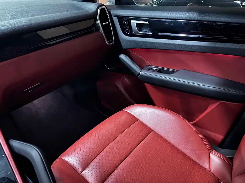 Porsche Cayenne — миниатюра 8