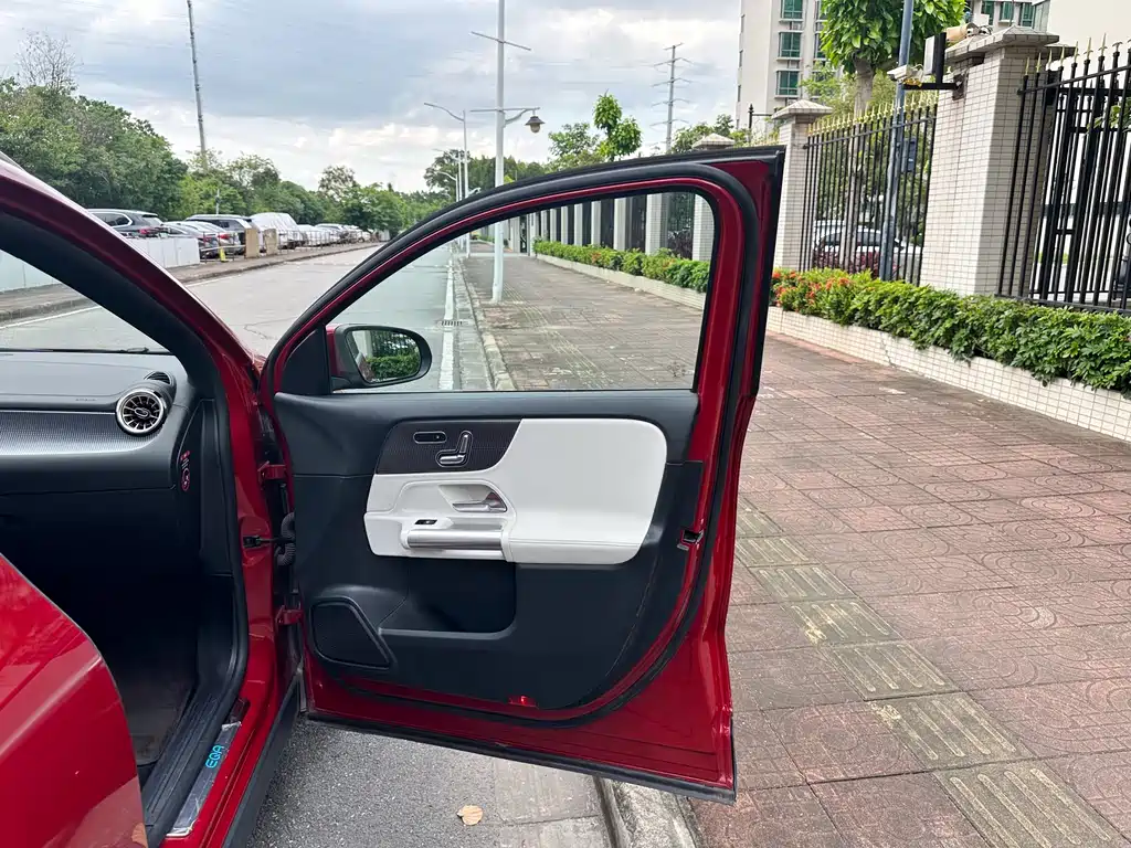 Mercedes-Benz EQA 2022 EQA 300 4MATIC