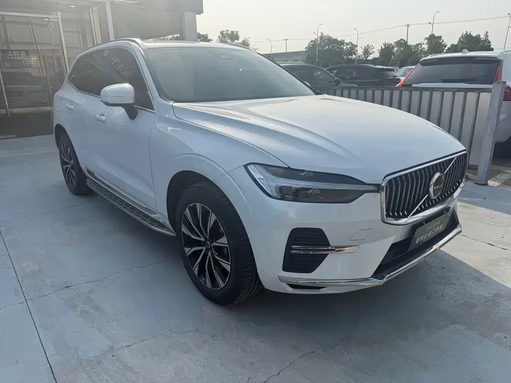 Volvo XC60 2023 B5 Luxury