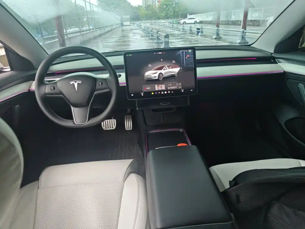 Tesla Model 3 — миниатюра 10