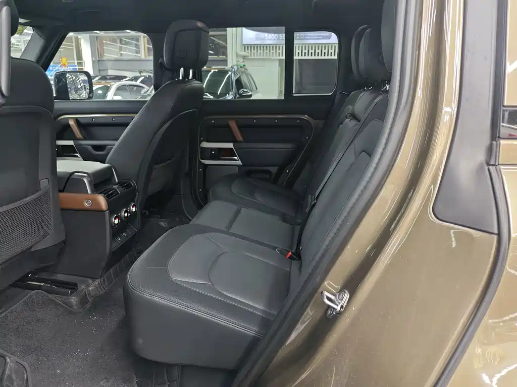 Land Rover Defender — миниатюра 5