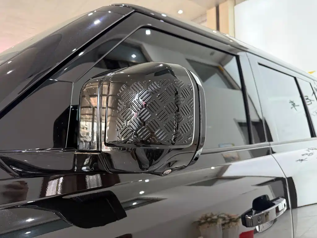 Land Rover Defender — миниатюра 4